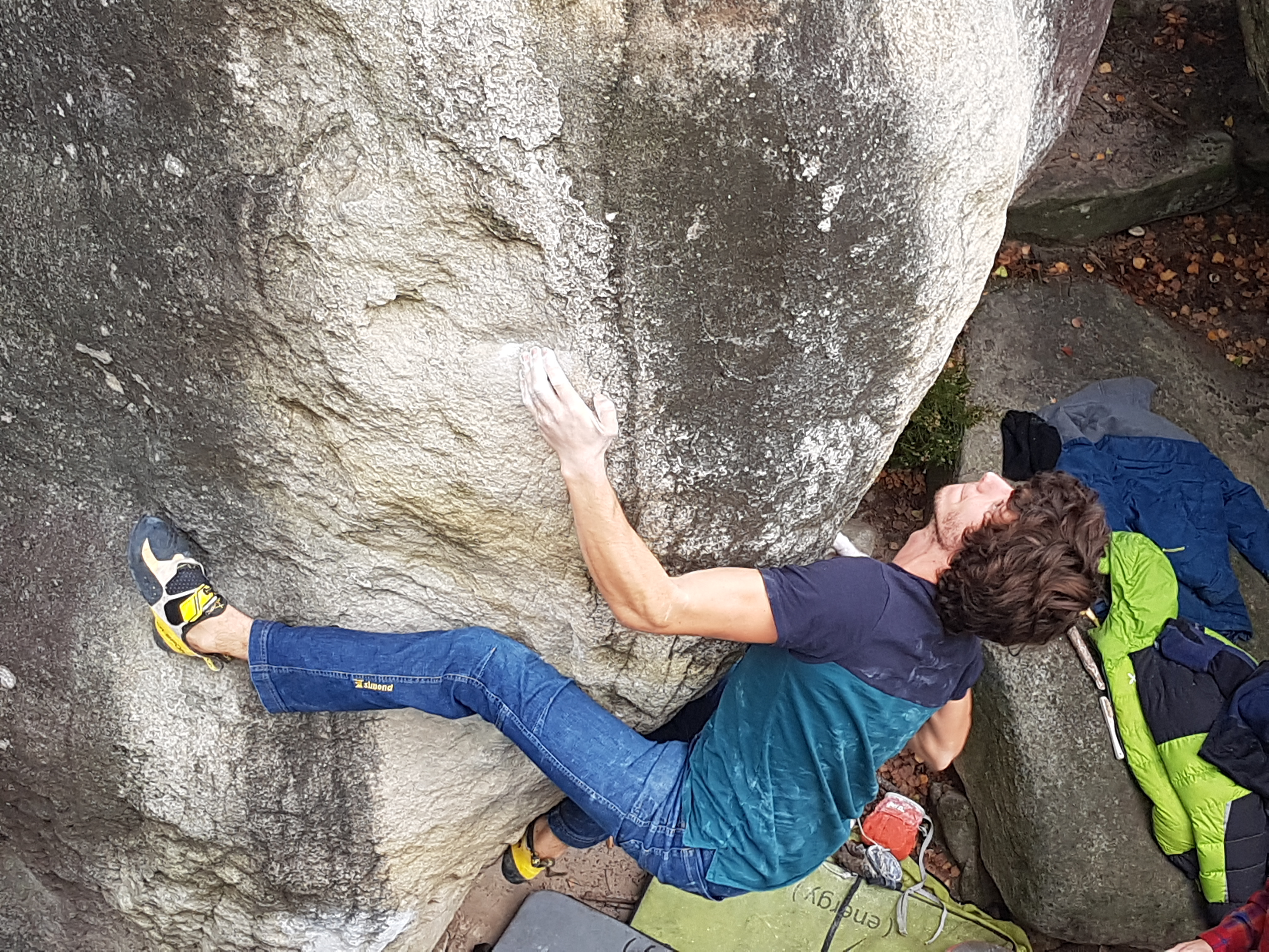 Grimpeur en falaise